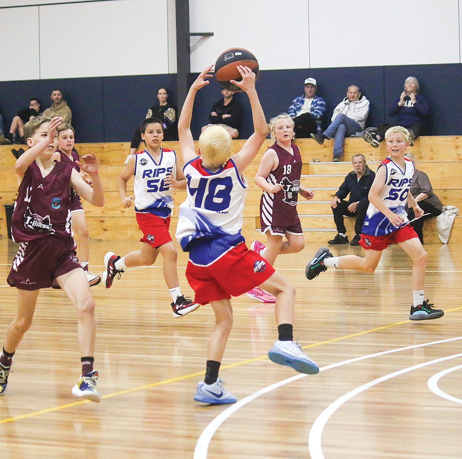 Flynn Doig intercepts the ball from Traralgon. ob21_4324