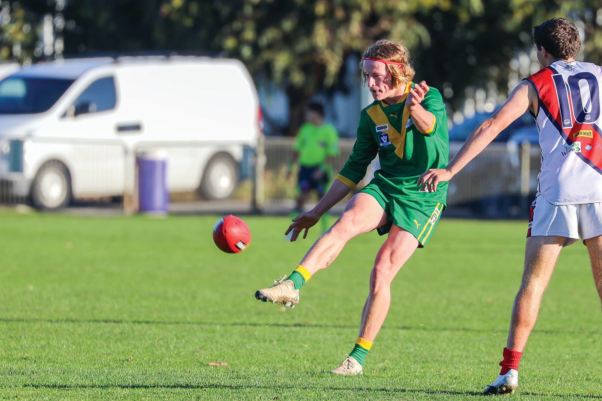Leongatha’s Ty Hall was getting busy in their 59-point win over Bairnsdale. w30_2725