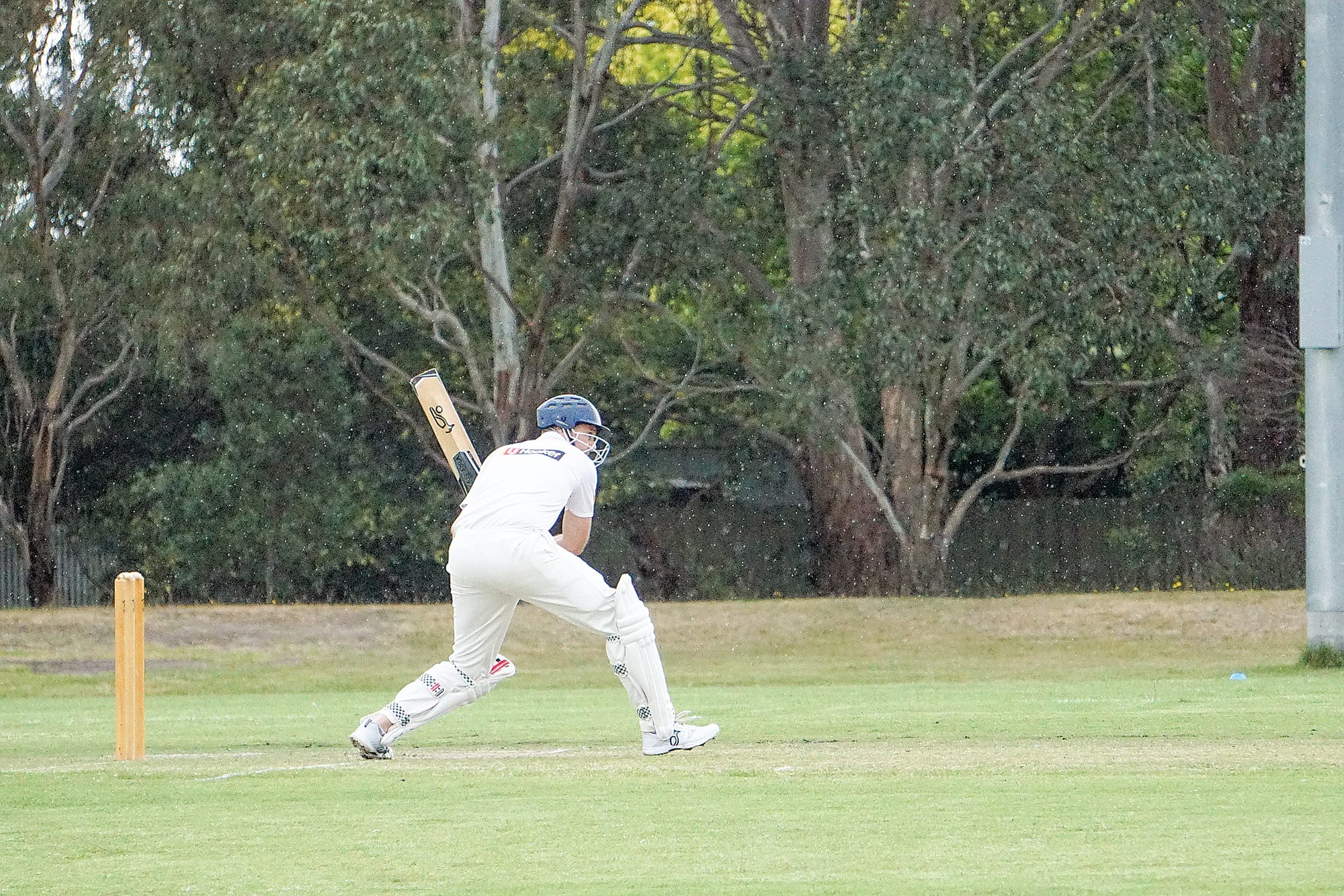 John Richardson keeps his cool as the rain starts to pour. Ns11_4823
