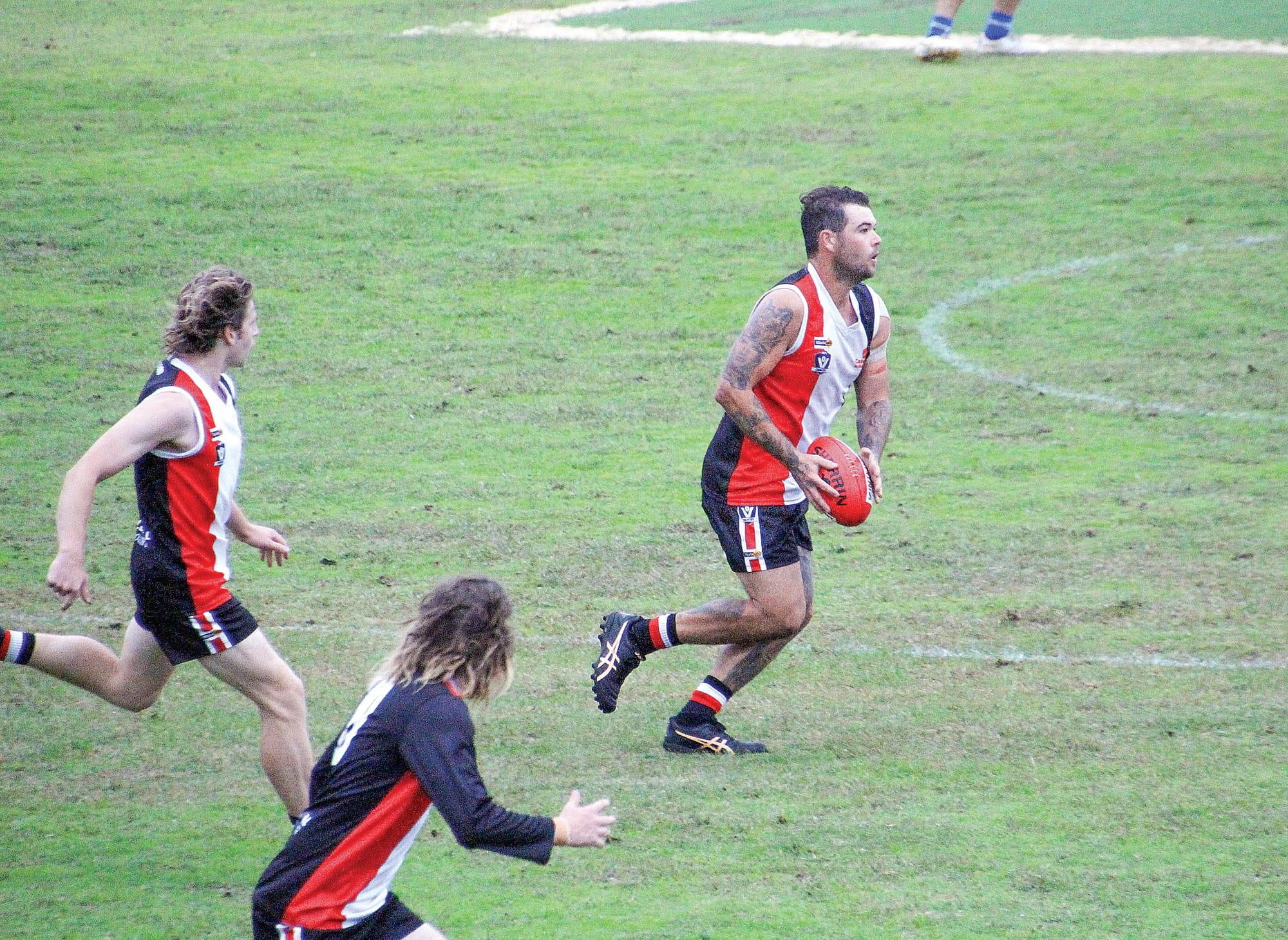 Jordan Anderson builds momentum while his teammates sheppard.