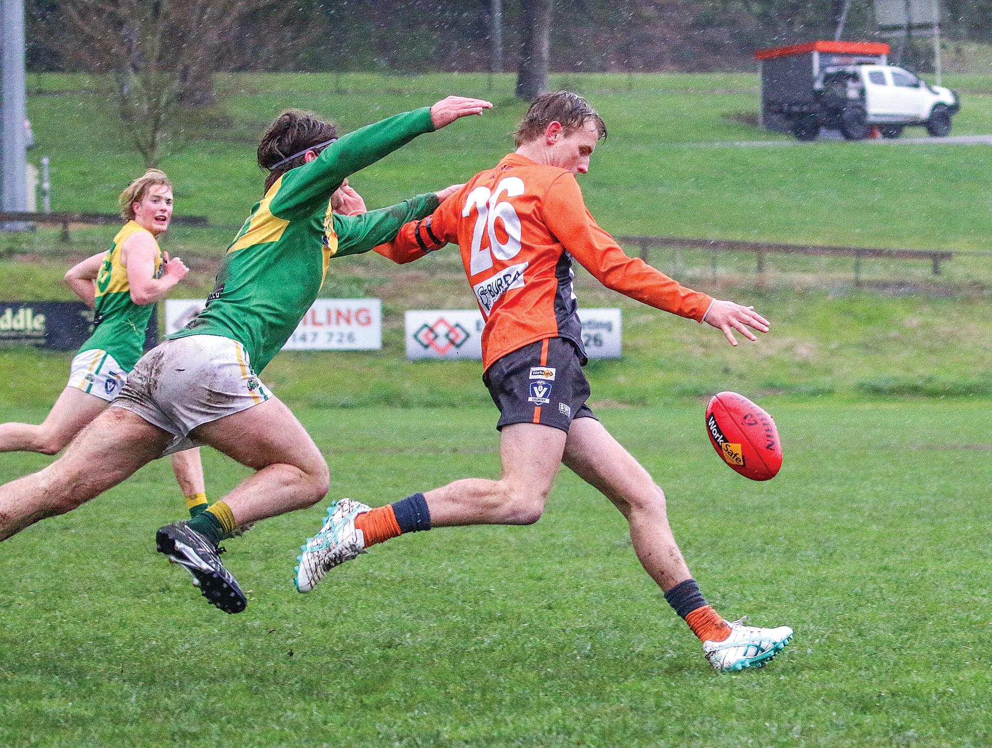 Tom Crocker boots it down the field. ob22_3124
