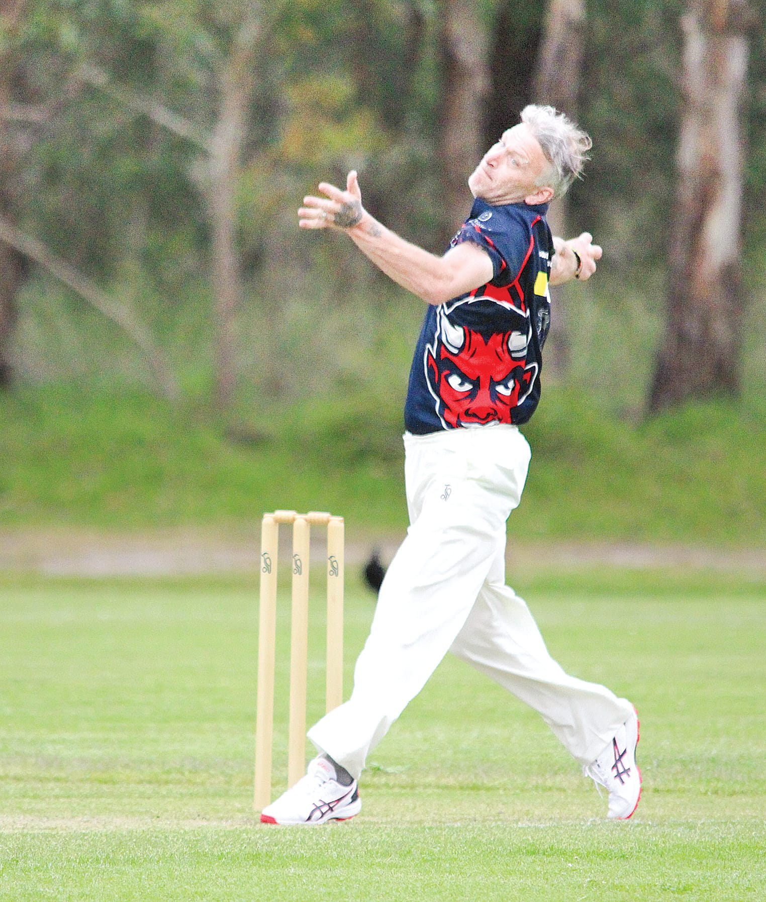 Demons opening bowler Paul Vine sends one down at Thompson Reserve last weekend. B14_4622
