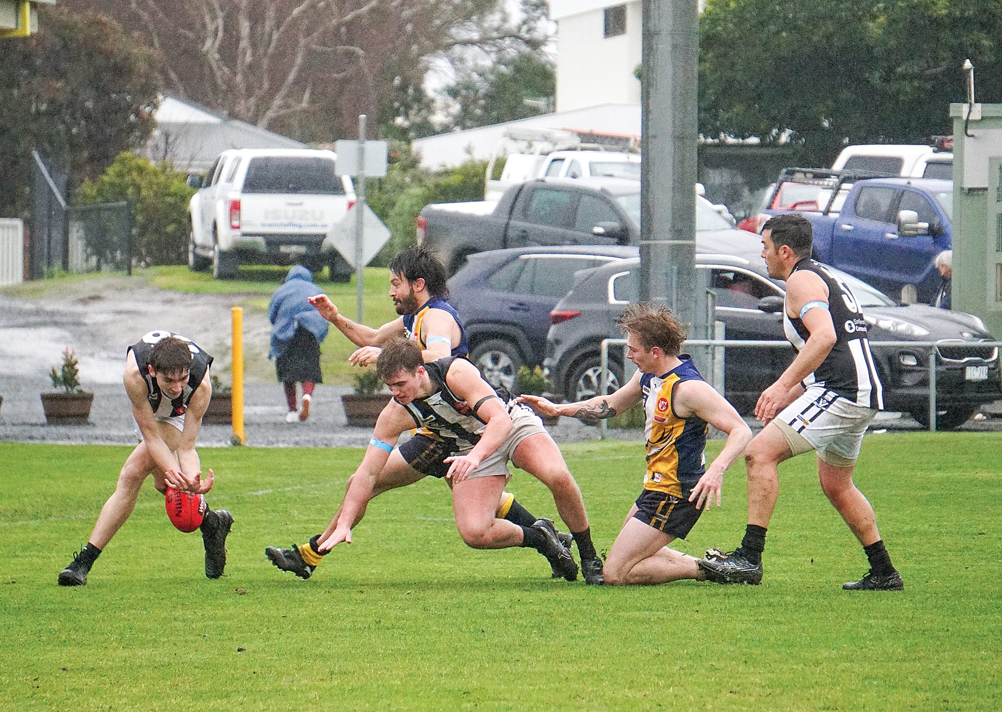 Sea Eagles win in close call