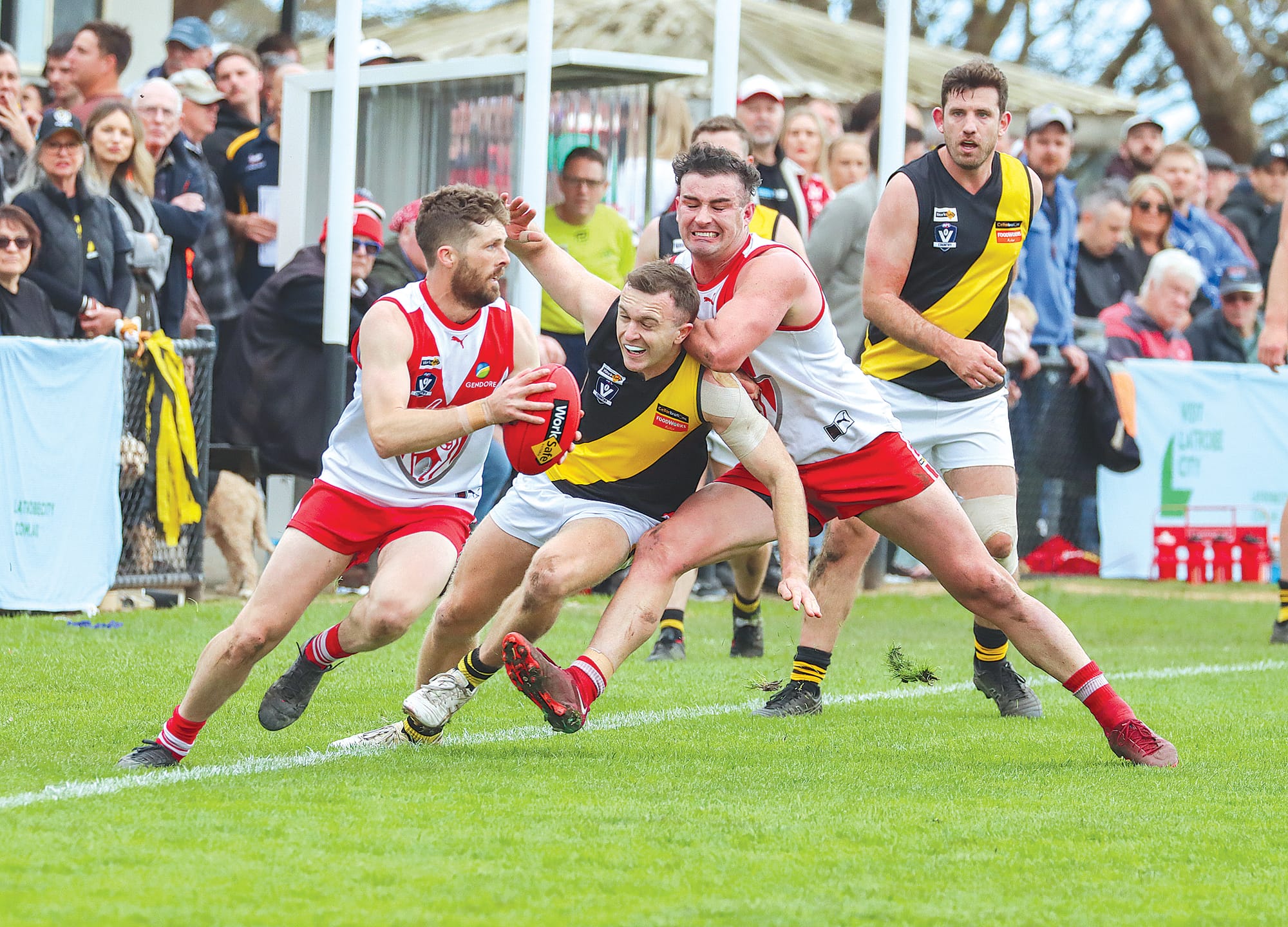 Grand Final intensity is apparent as Jordy Shaw looks for a Fish Creek teammate. A27_3725