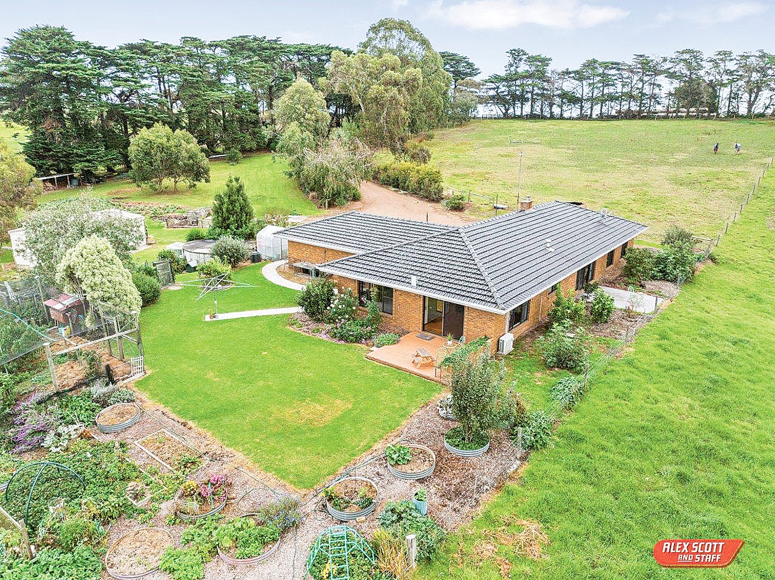 Country paradise, sustainable living