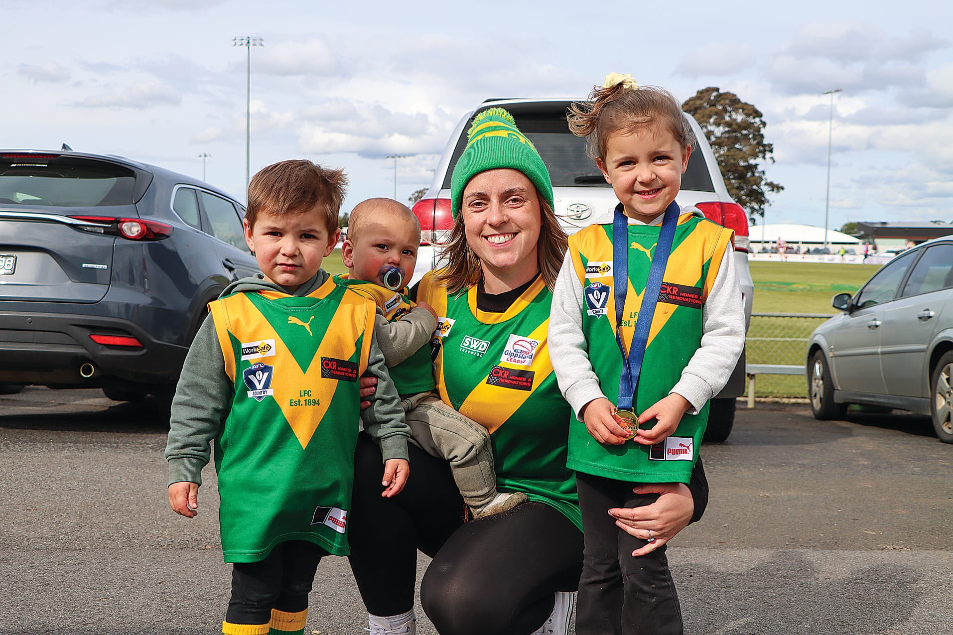 Olly, Nash, Courtney and Gracy Pellicano celebrate Leongatha’s Reserves premiership, with Gracy wearing her dad Justin’s premiership medal during the Senior match. A67_3924