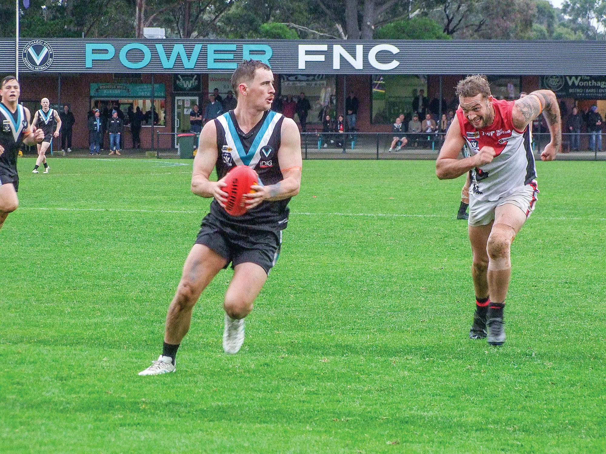 Kaj Patterson looks for an opening under pressure. Photo: Paul Landells.
