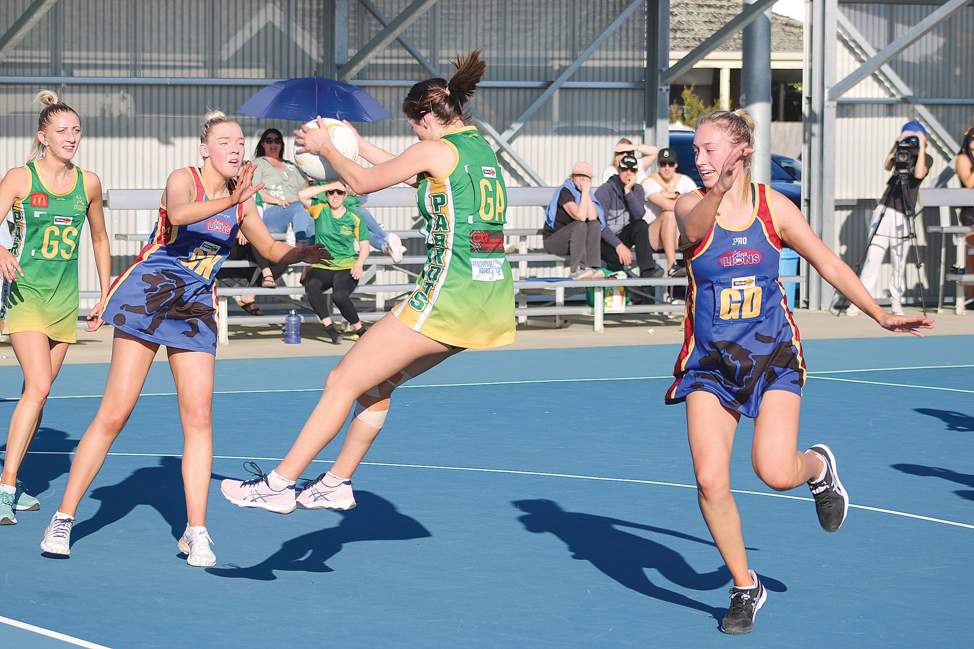 Hannah Flanders displays her athleticism for the Parrots during a best on court display in Leongatha’s comfortable defeat of Moe. A38_3522