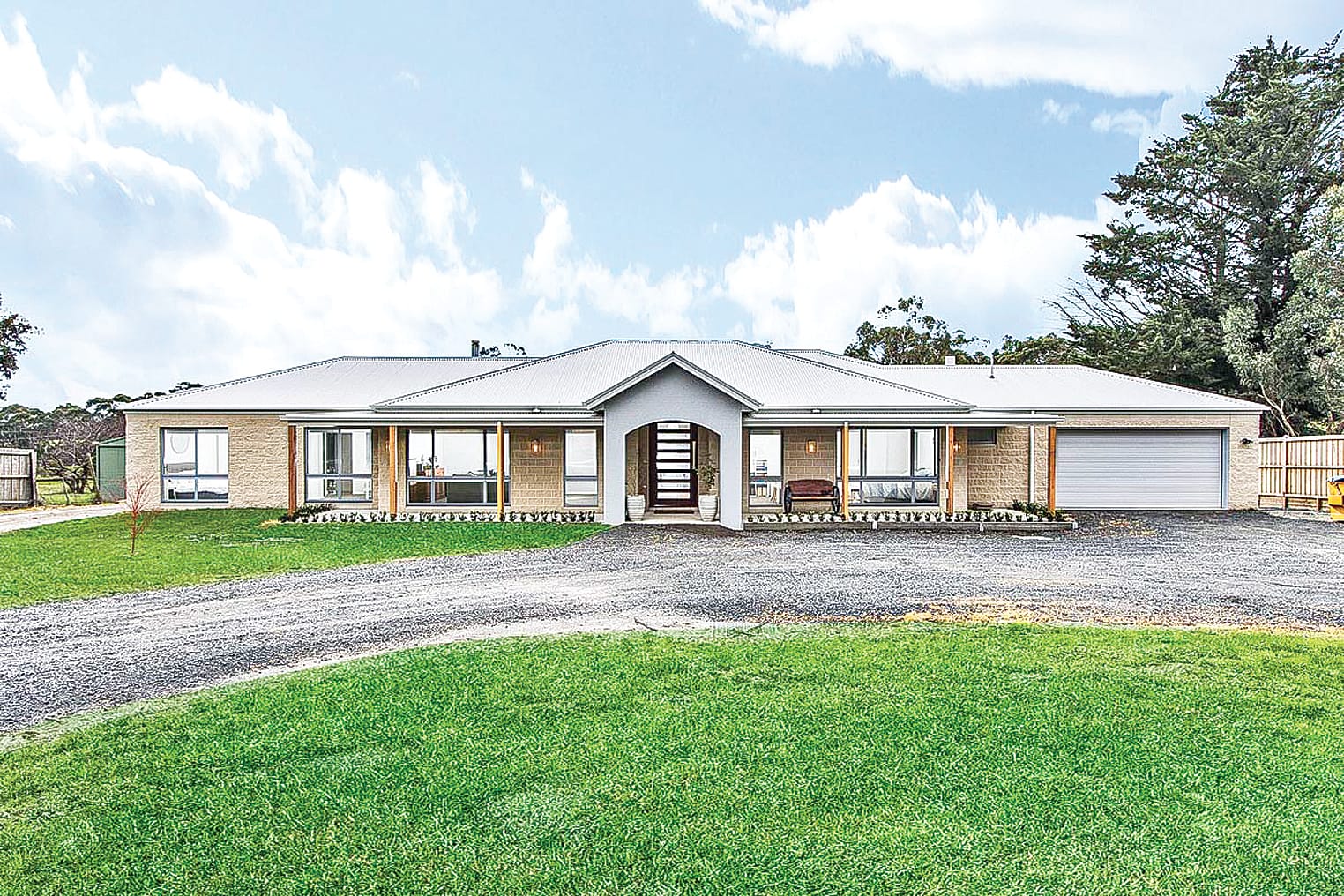 Executive residence on lifestyle site at Meeniyan