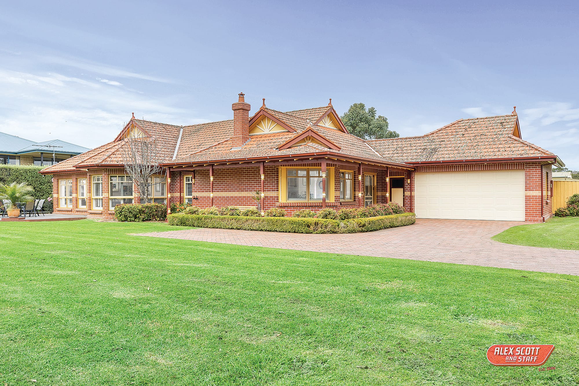 Golf course views - relaxed beachside living