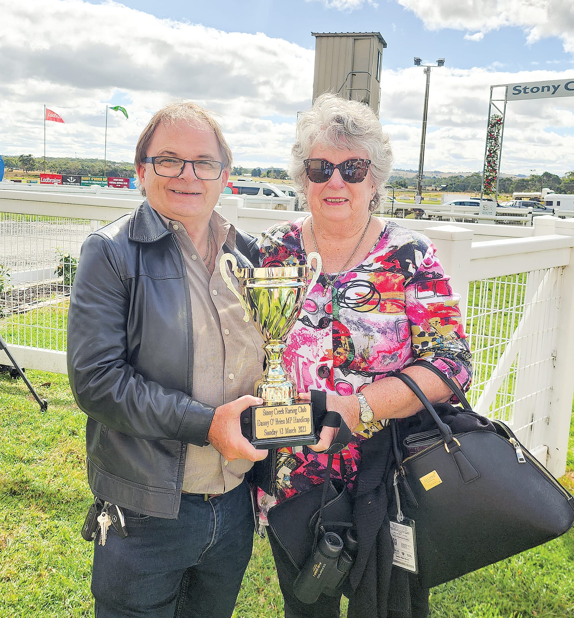 Robert and Heather Herron hold the owners’ winnings trophy for Race 6 on Sunday at Stony Creek – after their horse Romania took out the Danny O’Brien MP Handicap. C45_1123