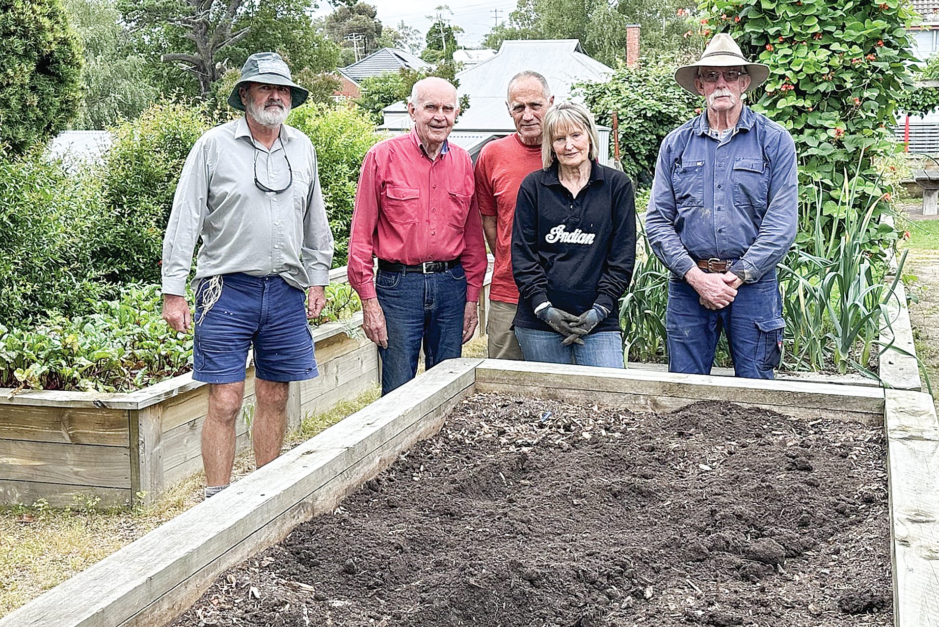 Fred Dekunder, Peter Walker, Neil and Kaye Coxon, and Kelvin Smart volunteers of Milpara Men’s Shed Hospital Garden hope that people stop taking from the garden and if in need, just ask. ob02_0324