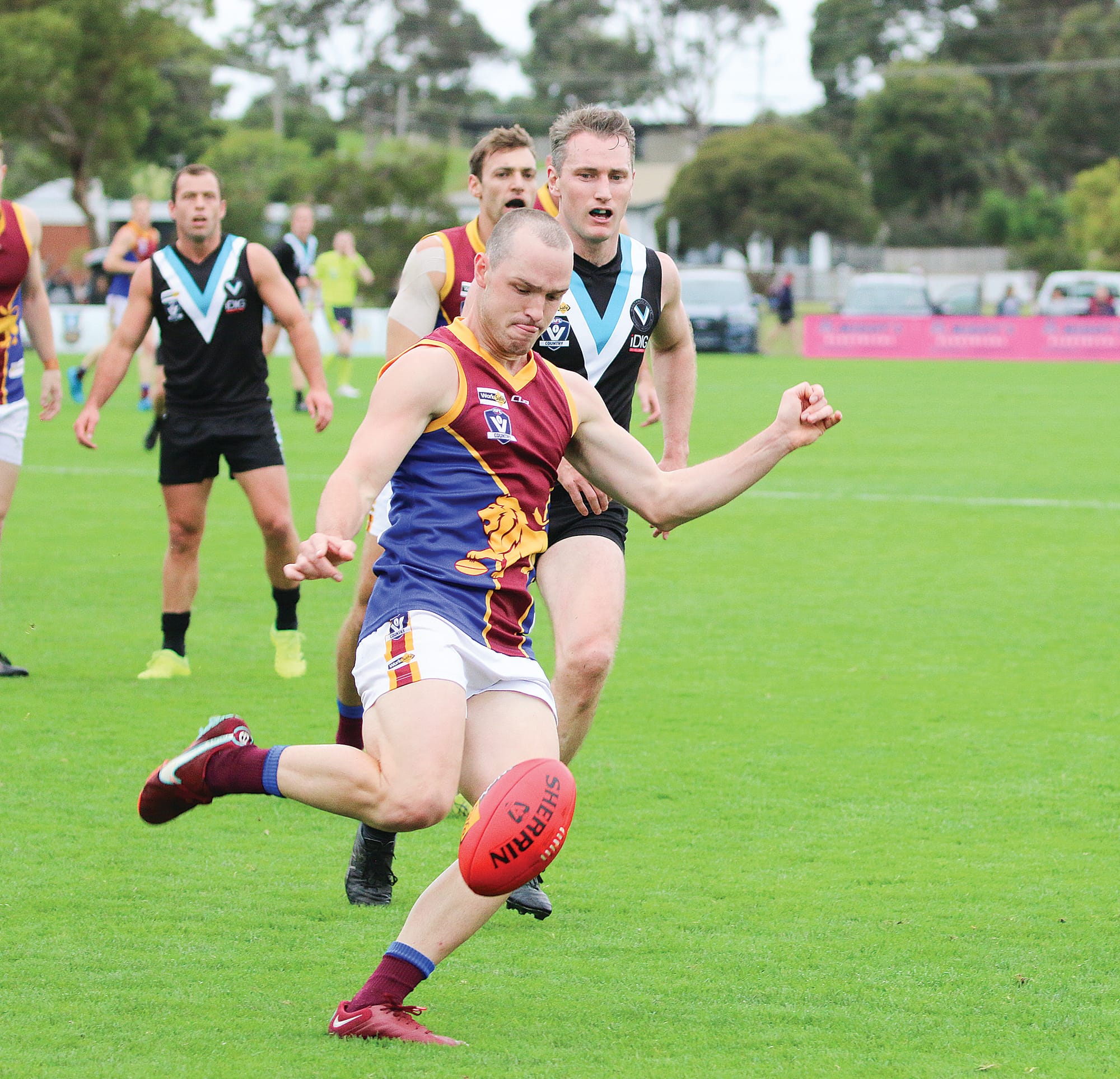 Riley Baldi one of Moe’s best on the ground cleanly passes it off. 