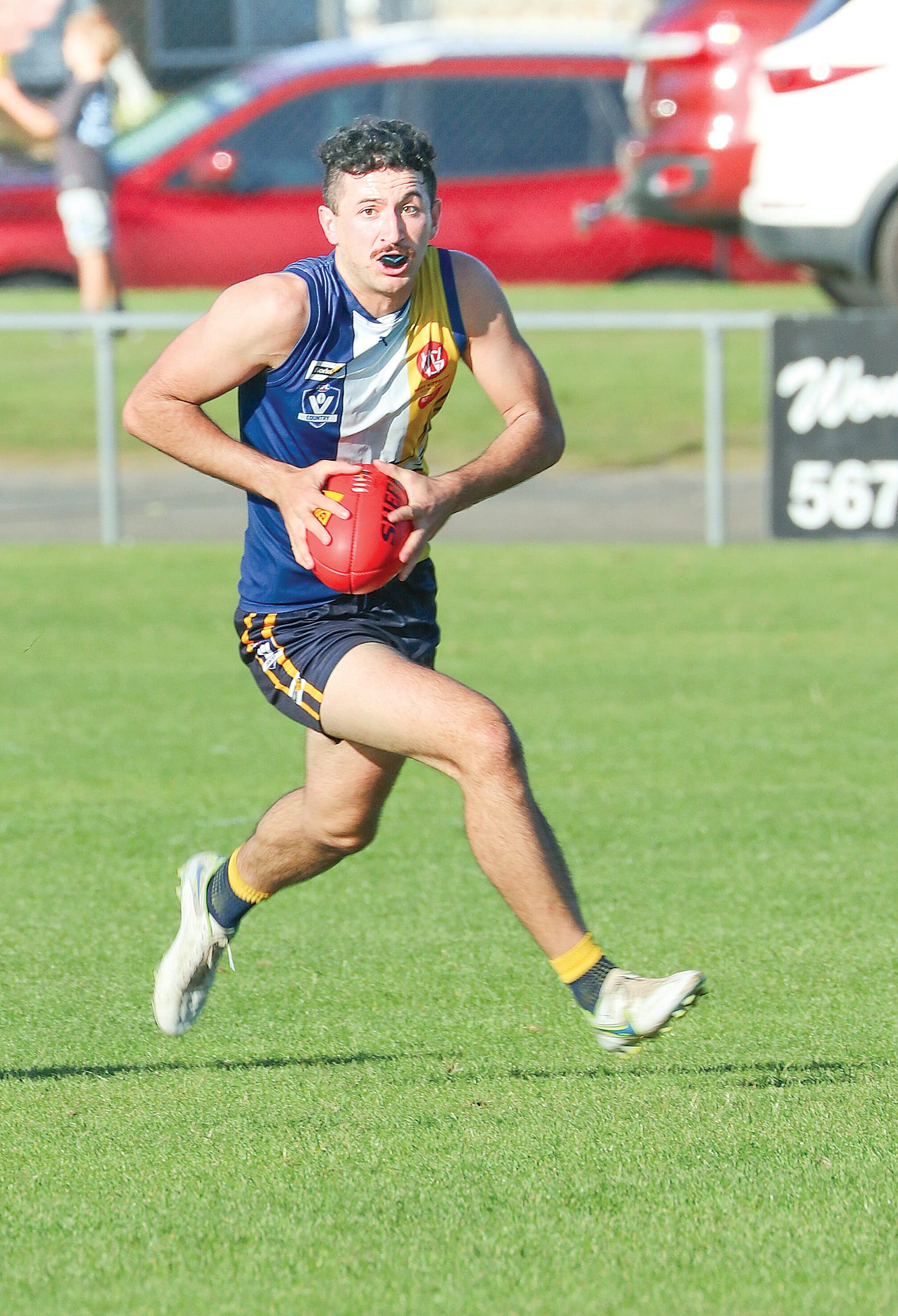Jordan Bertacco gets the ball out of Warragul’s fifty to keep the lead in the second quarter. Z33_2023