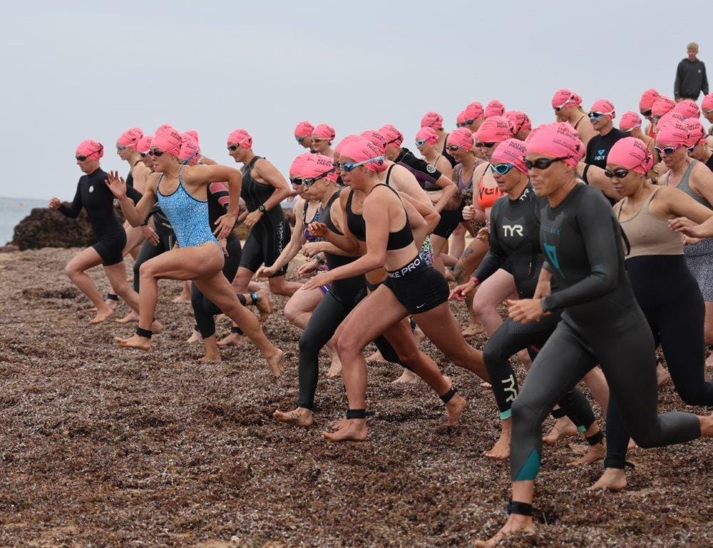 And they’re off in the women’s division of the Cowes Classic on the main beach at Cowes last Saturday, off on a 400 metre swim around the Cowes Jetty.