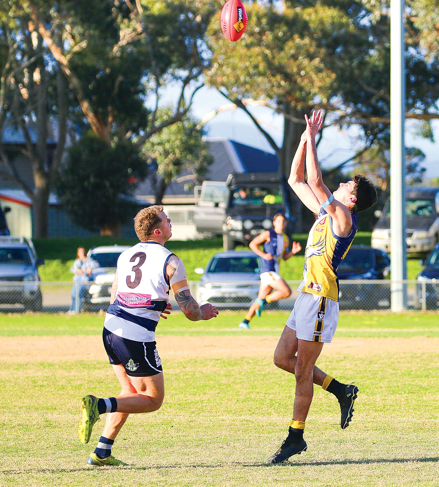 Thomas Wyatt takes a tough mark looking into the sun. ob27_3023