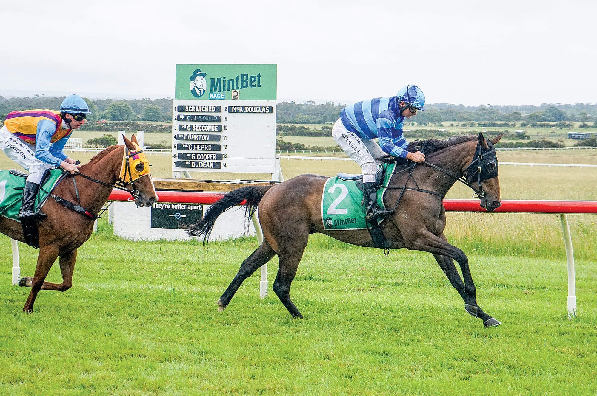 Raymond Douglas (2) and Popeye the Sailor push the pace. Ns20_4923