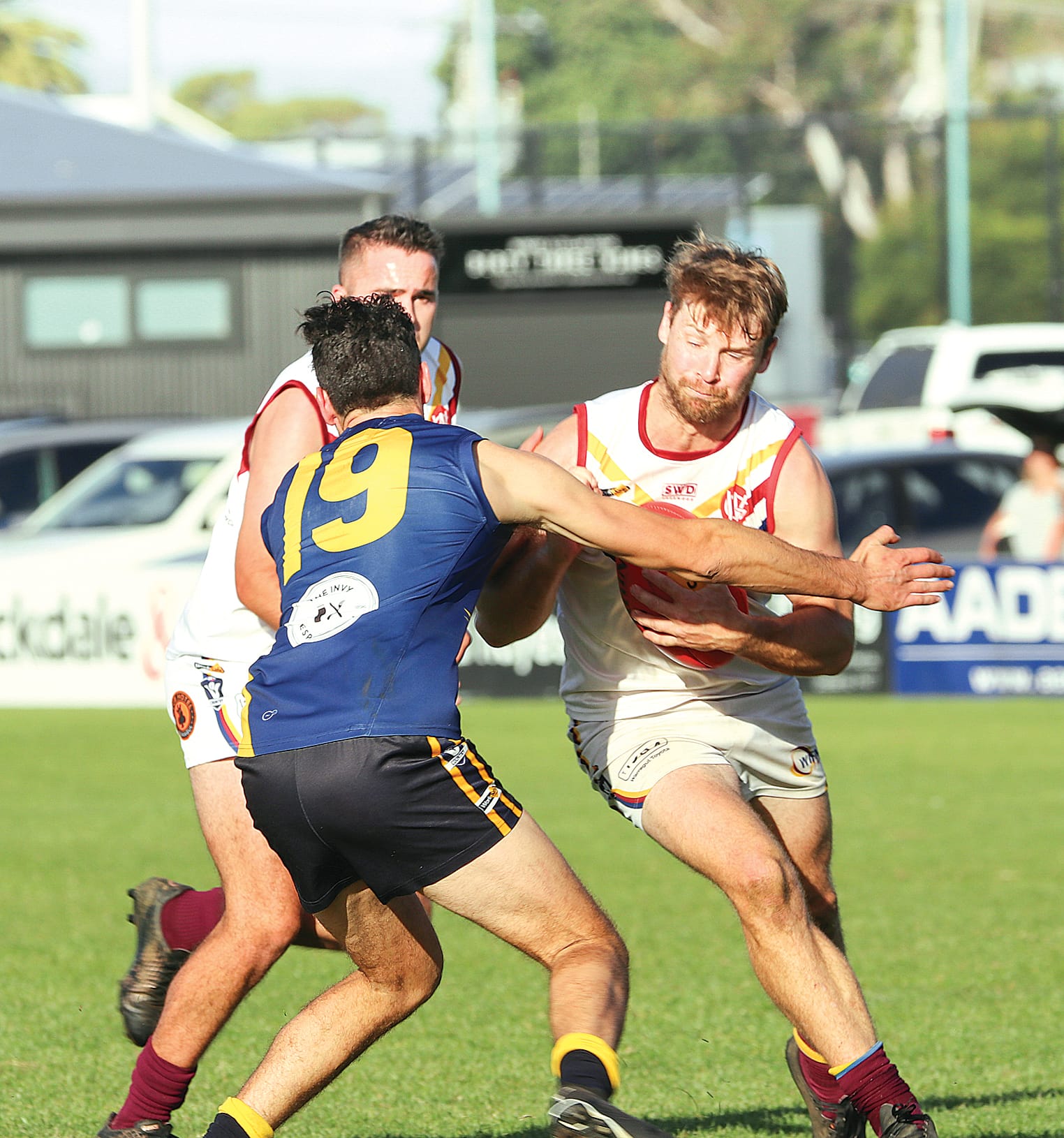 Pressure builds in the first half with Isaac Seuren tacking a strong tackle on Warragul. Z34_2023 