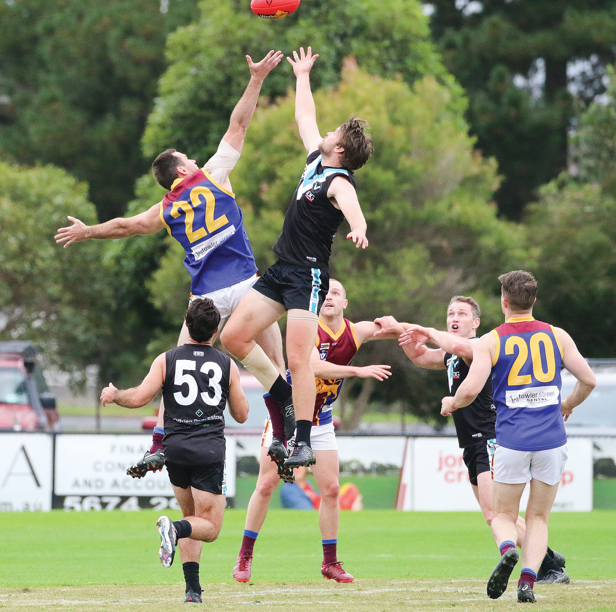 Moe’s Ben Morrow and Power’s Jakeb Thomas contest the ball, with Power gaining the advantage for this one.