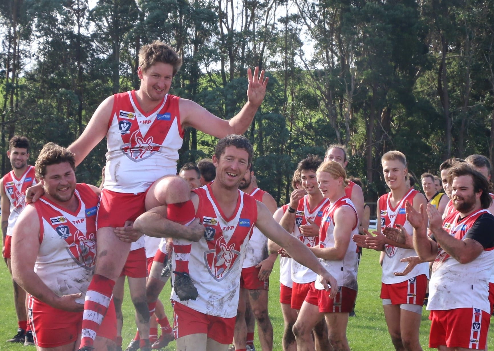 Players line up for Fishy stalwart’s 350th game