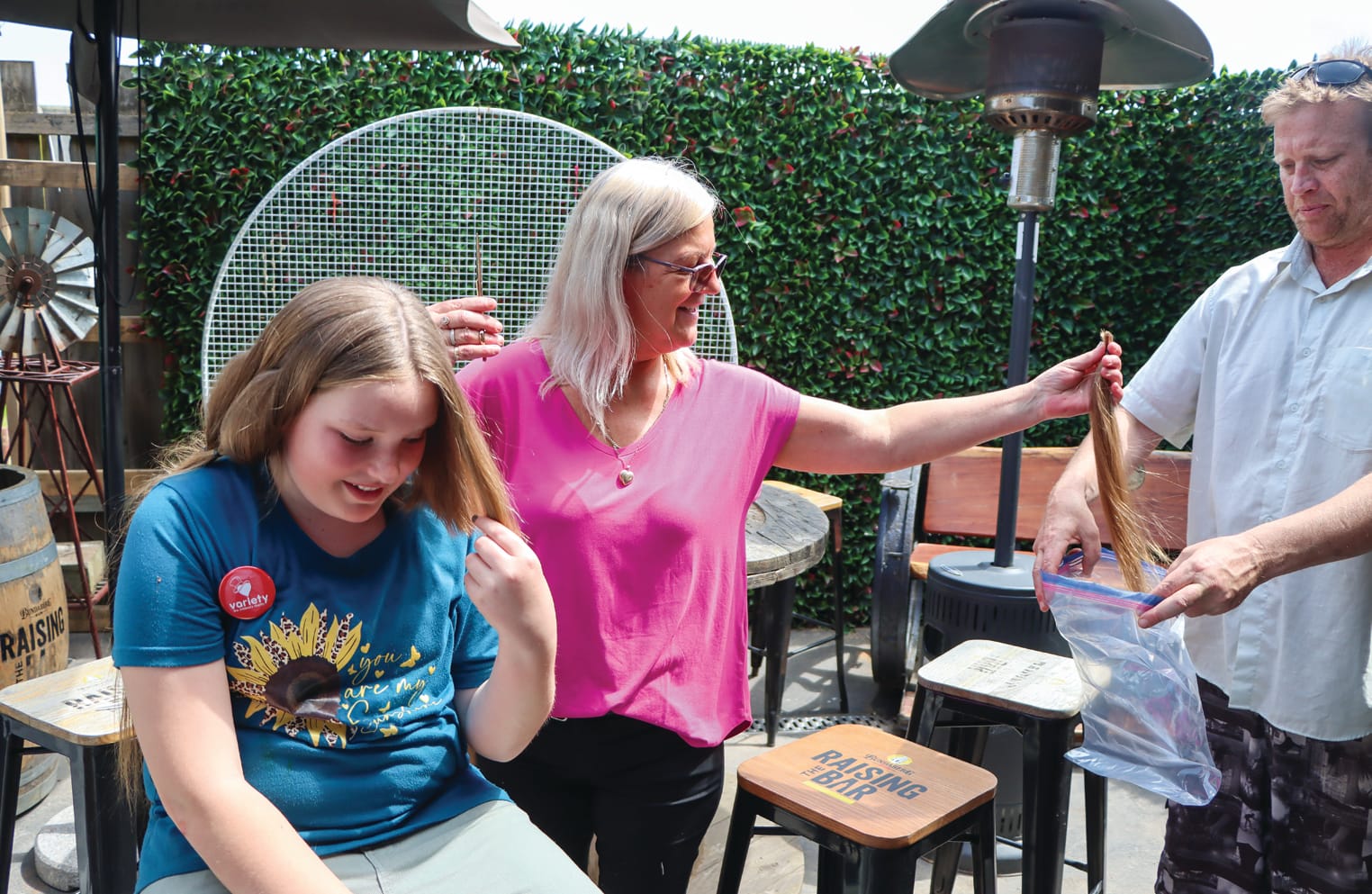 Tayla’s dad Robert is at the ready. A41_4523
