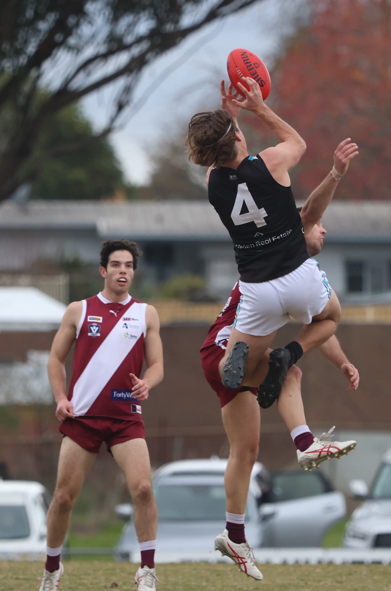 Wonthaggi's Tom Murray gets up to take a nice 'hanger'.