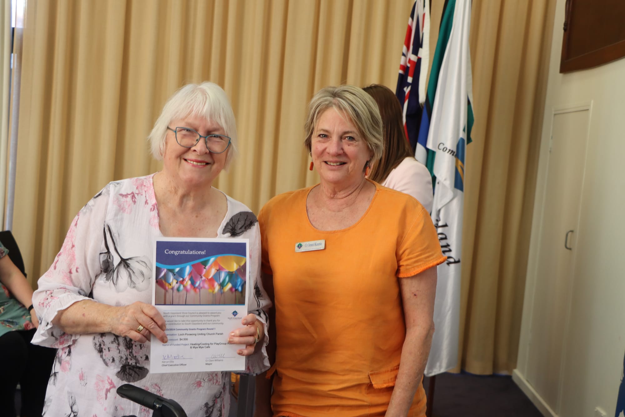 Laurie Gregg of Loch-Poowong Uniting Church Parish with Cr Jenni Keerie.