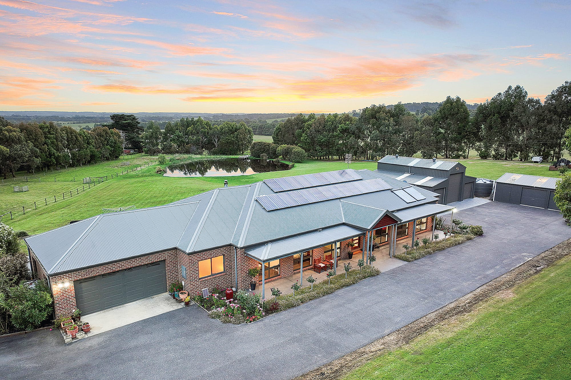 Extraordinary oasis on approx. 7.4 acres!