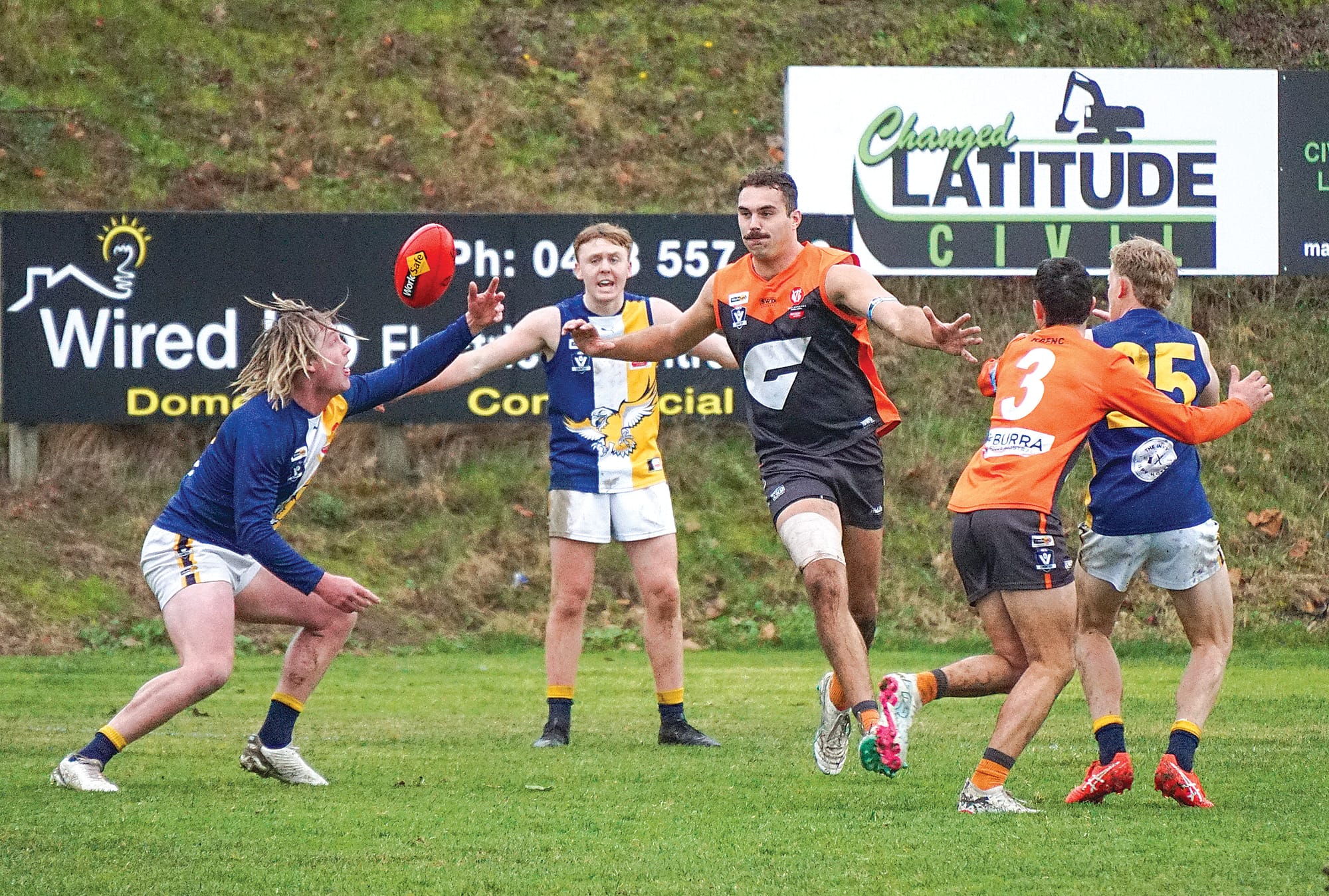 Xavier Hughes looks for the mark. ns15_3025