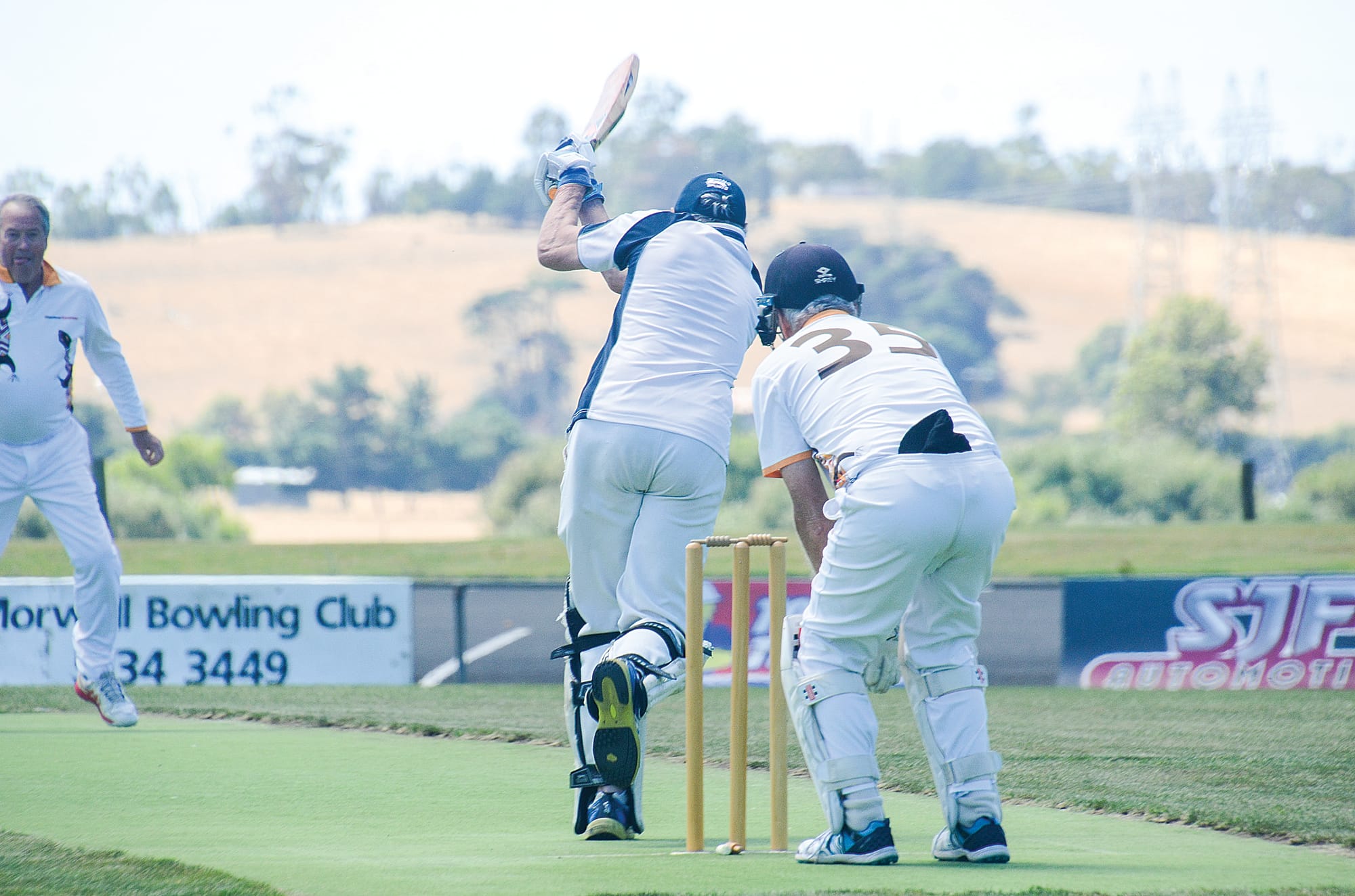 Goannas’ Kelvin Bond bowls to John Wilson from Endeavour Hills/Bayside. Ian Gibson is the wicket keeper.
