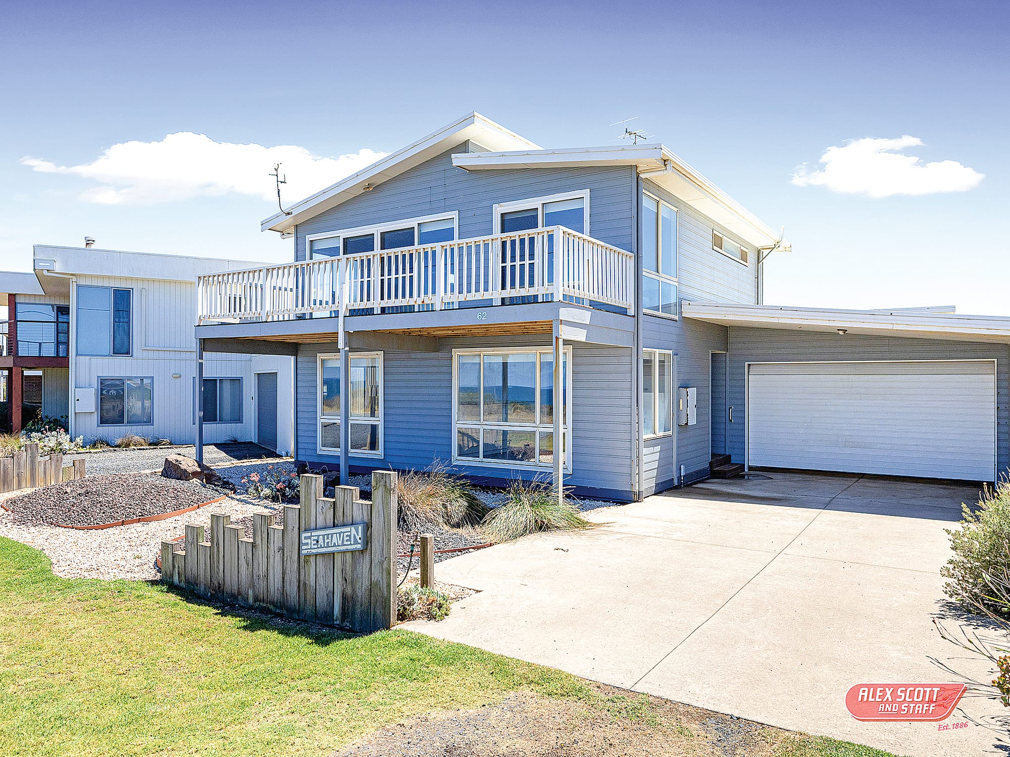 Rare foreshore location with 180° water views