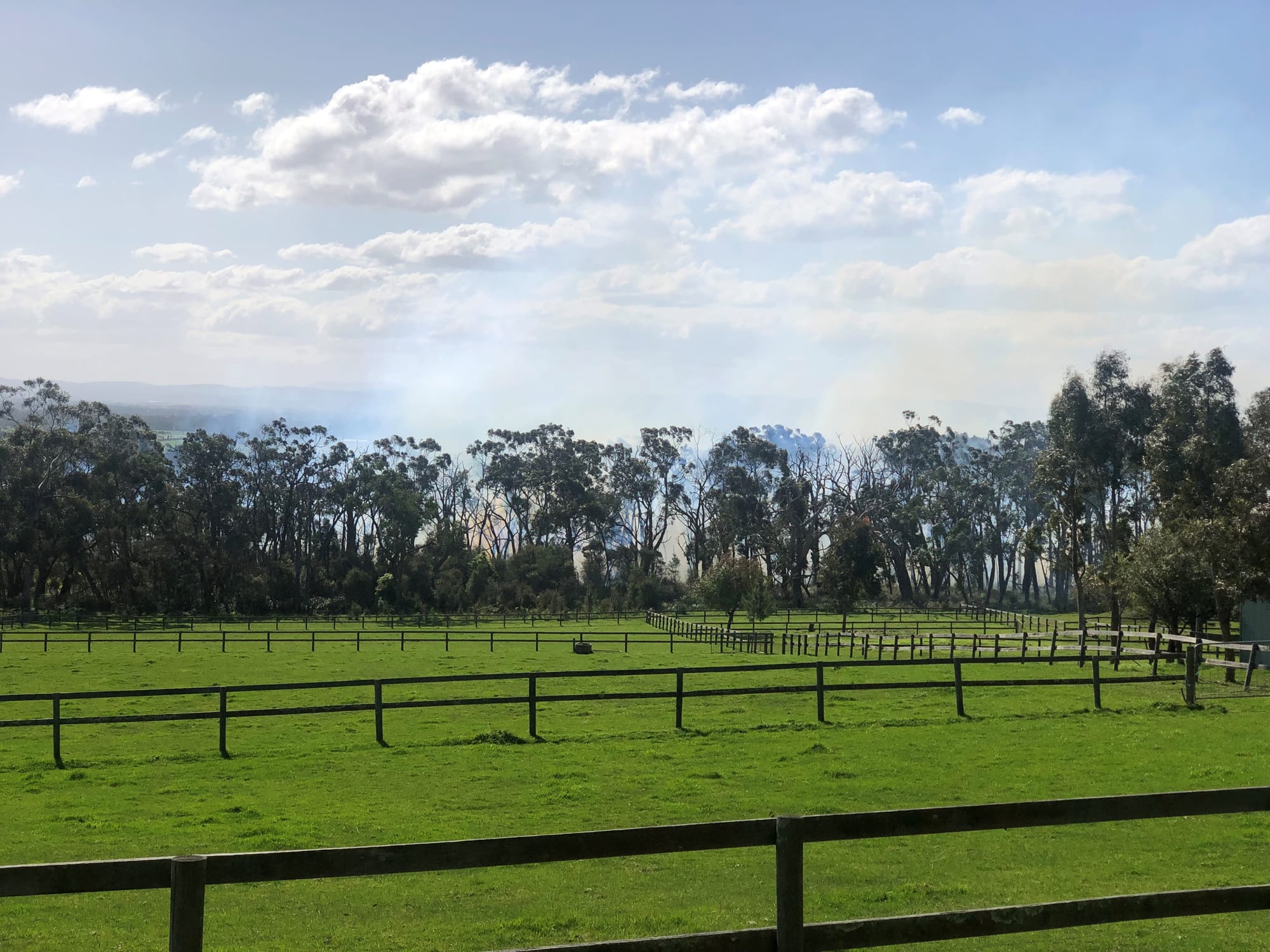 Multiple tankers head to bushfire in Nyora