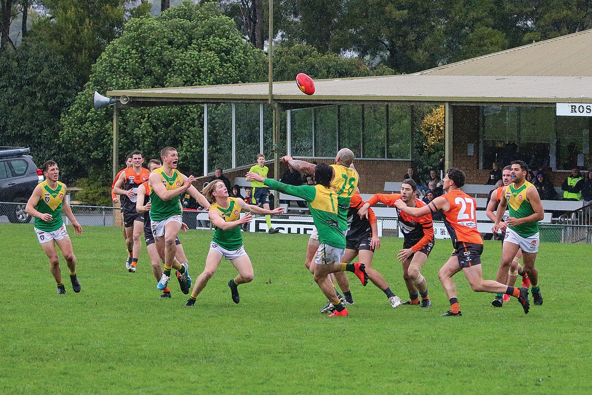 It was a close game as both sides went in hard but the Giants came out on top. ob20_3124