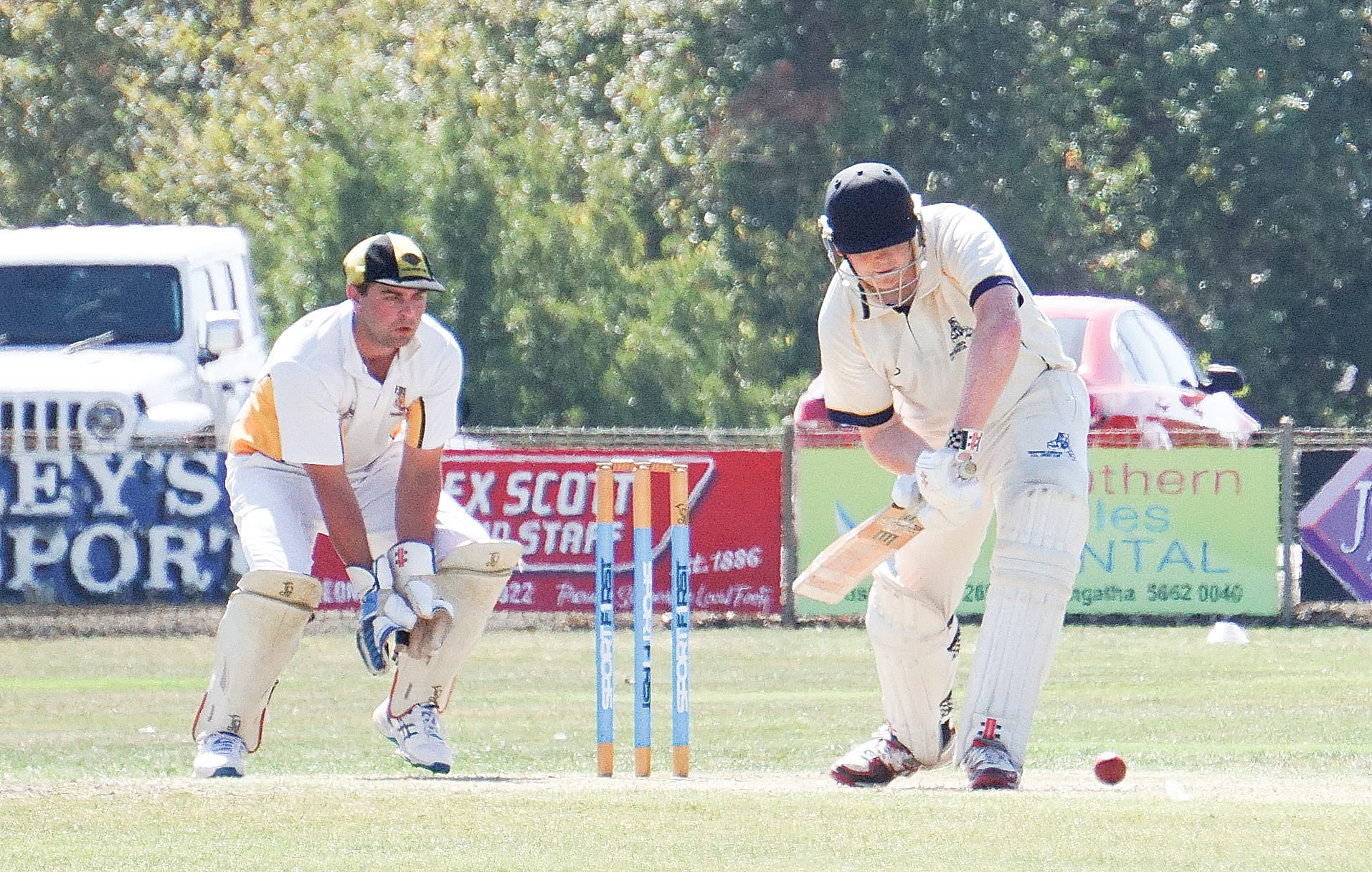 Jason Kennedy launches it down the pitch. Ns40_1224