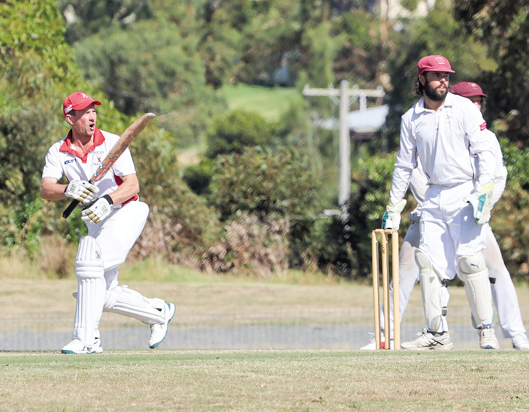 Whoops, that’s a catch off Glen Alvie’s Nathan Findlay but thankfully for Glen, dropped in the field by Nyora.