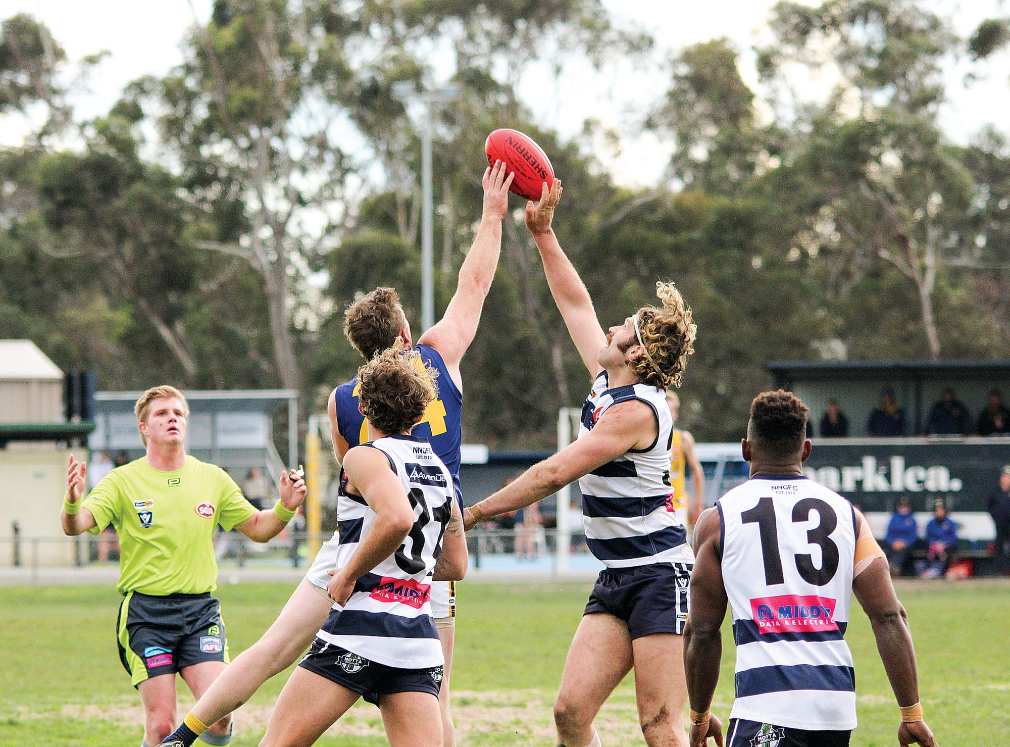 The rucks contest the ball. B02_3322
