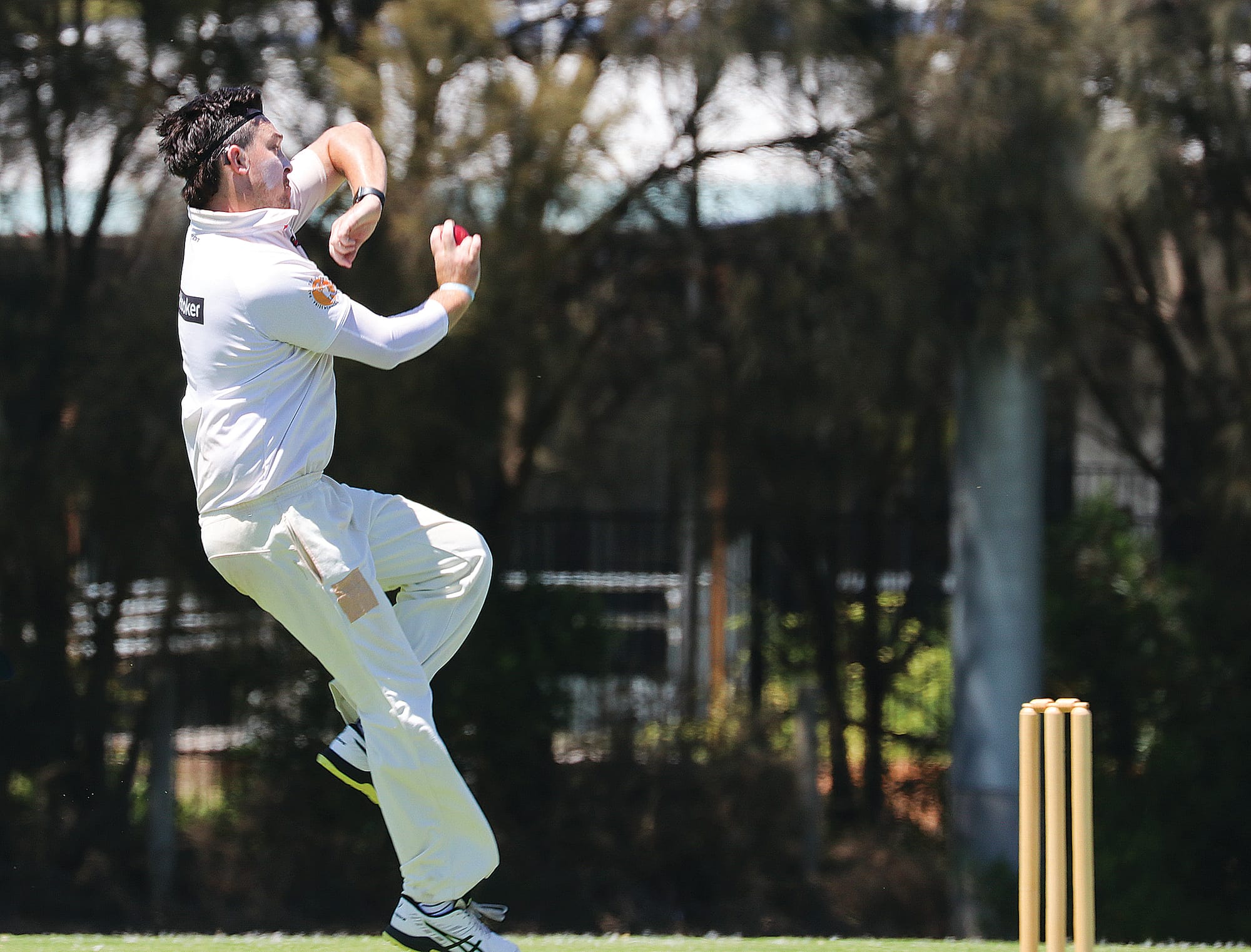 Inverloch’s Cal Asbury bowling against Phillip Island. Z12_0624