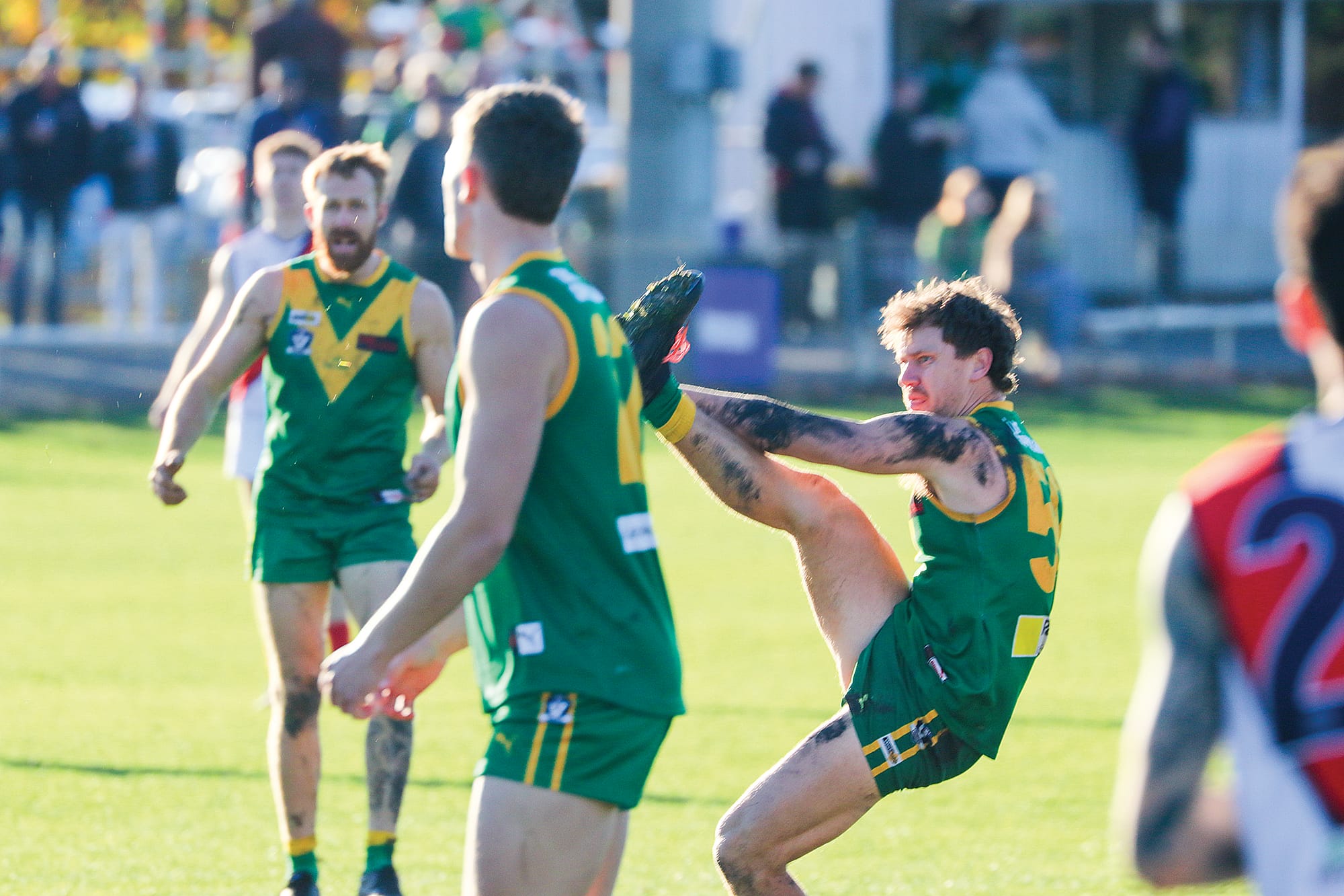 Aaron Heppell takes a quick snap at goal in the third quarter against Bairnsdale. w32_2725