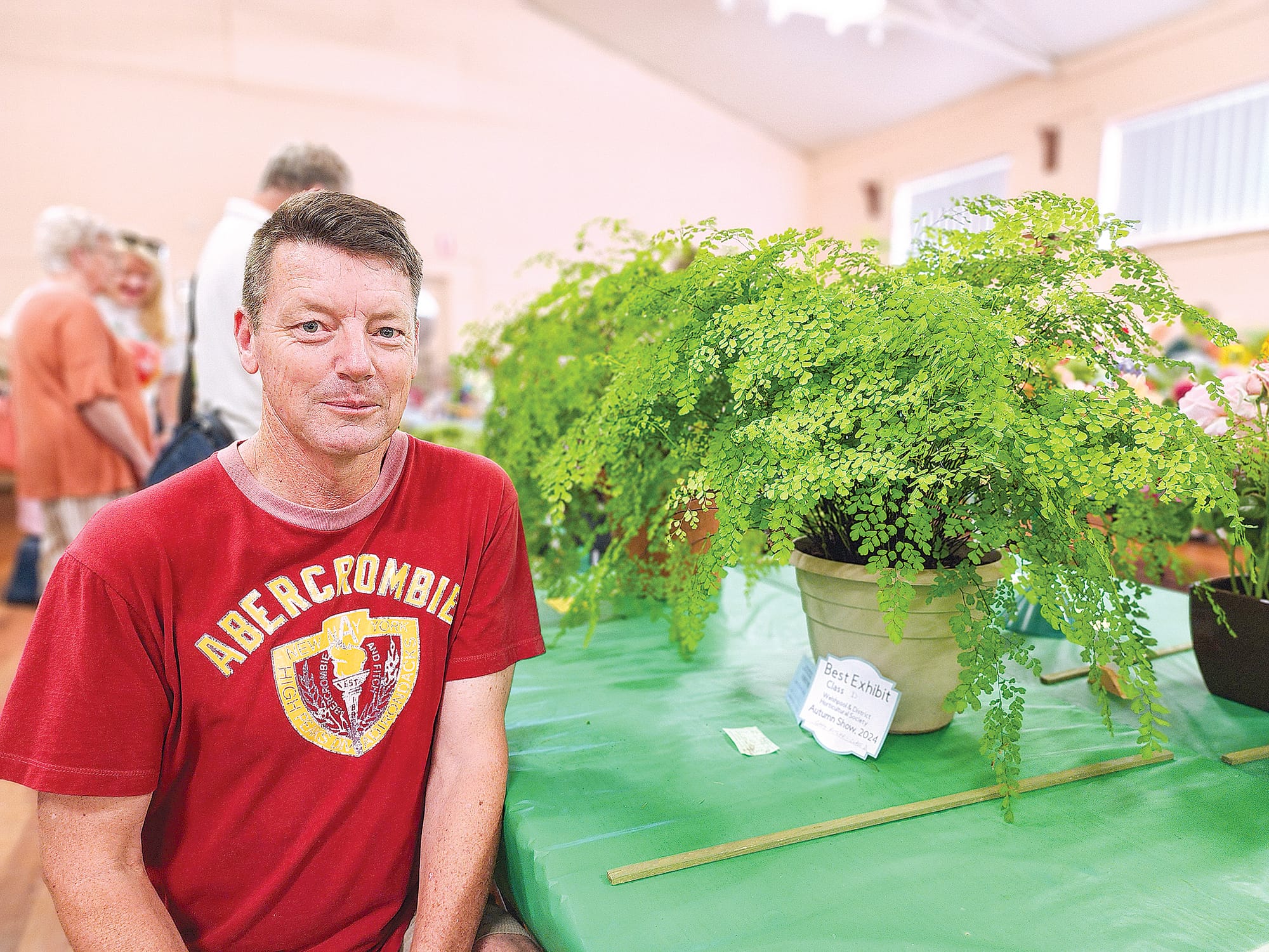 Gary Butler alongside his Best in Show winning maidenhair fern. C21_1124