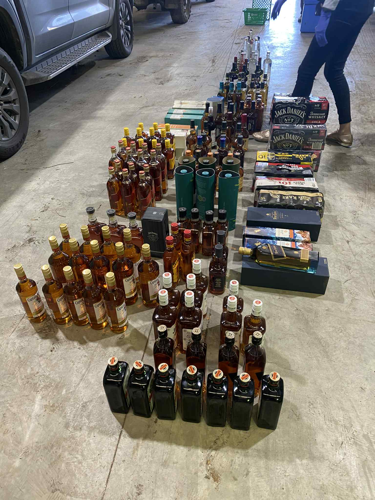Duo arrested after almost $100K in cigarettes and alcohol allegedly stolen in South Gippsland