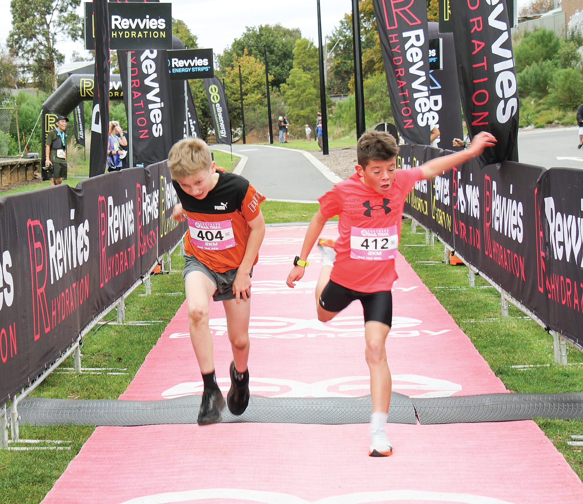 Nathan Moore and Brody Jarvis tied for first place in the two-kilometre dash. B106_2225