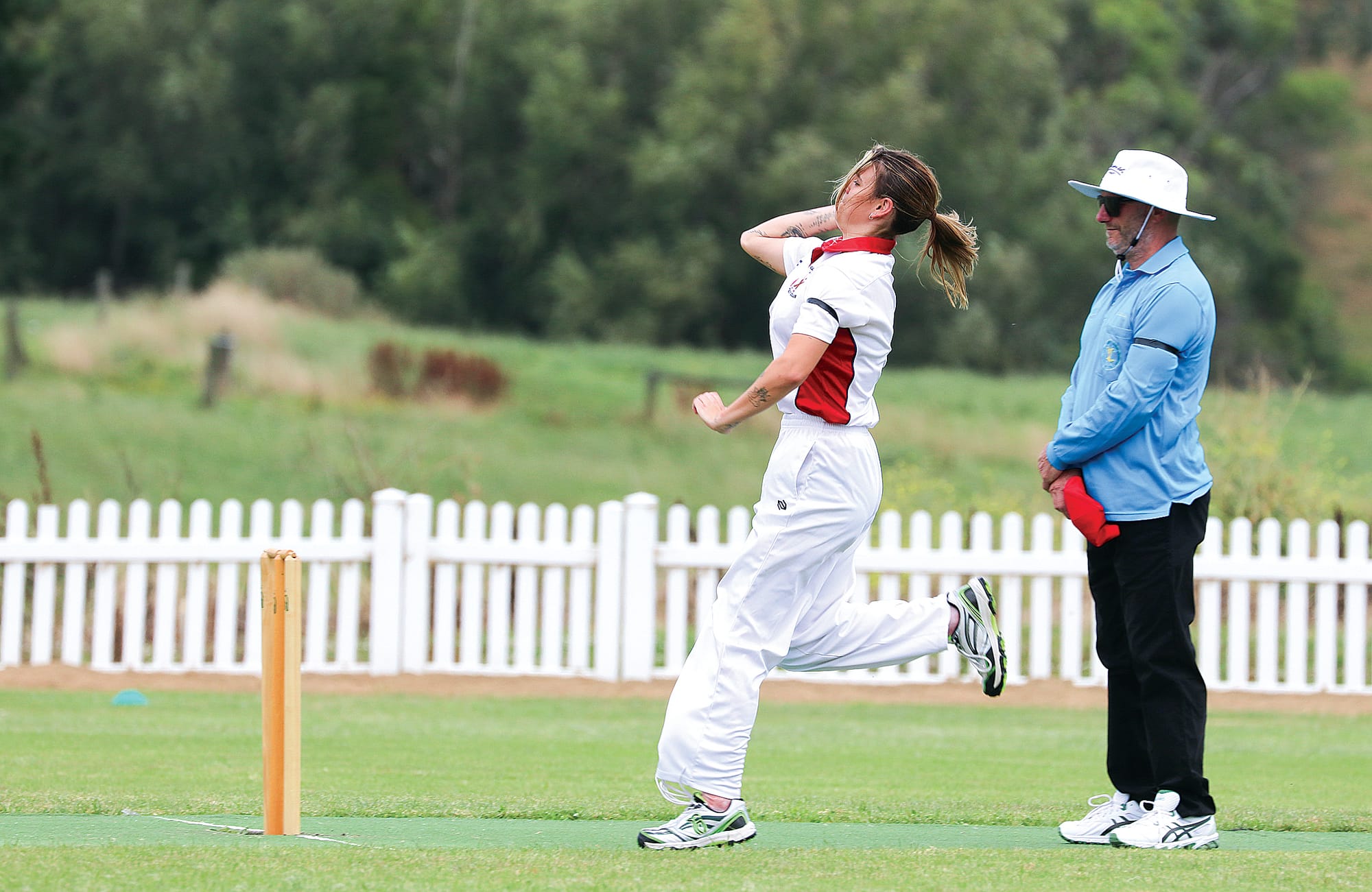 Glen Alvie’s Gaby Hynes bowling against Wonthaggi. Z10_0524