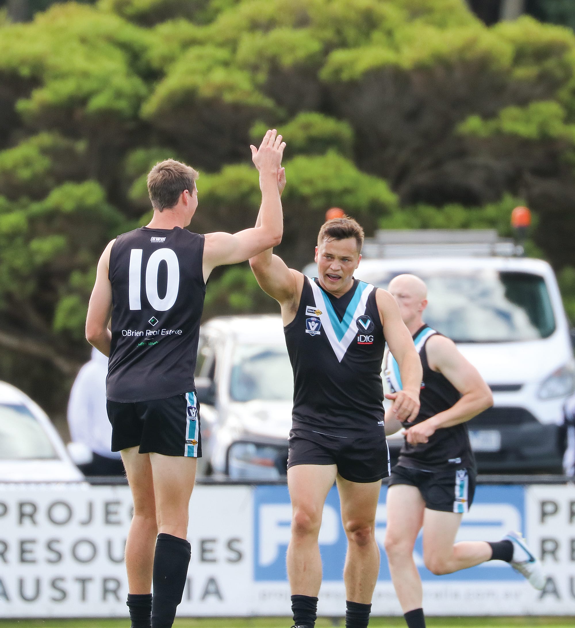 Toma Huther congratulates Mitch Hayes on his good pressure goal for Wonthaggi against Sale in the first quarter. Z26_1423