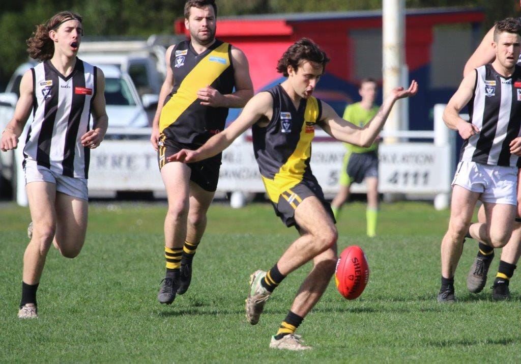 Foster’s Olly Callcott, getting his kick away, had a good contest with Yinnar’s Seb Famularo on the wing in Saturday’s Elimination Final at Meeniyan.