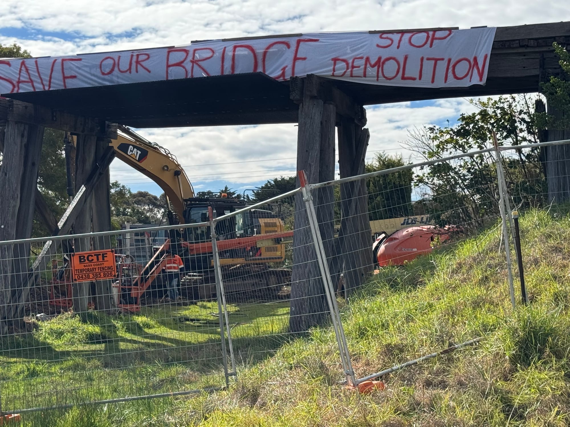 The Bass Coast Shire Council voted to demolish the Kilcunda Viaduct Bridge after part of the bridge collapsed, and the remainder is now at risk of imminent structural failure. 