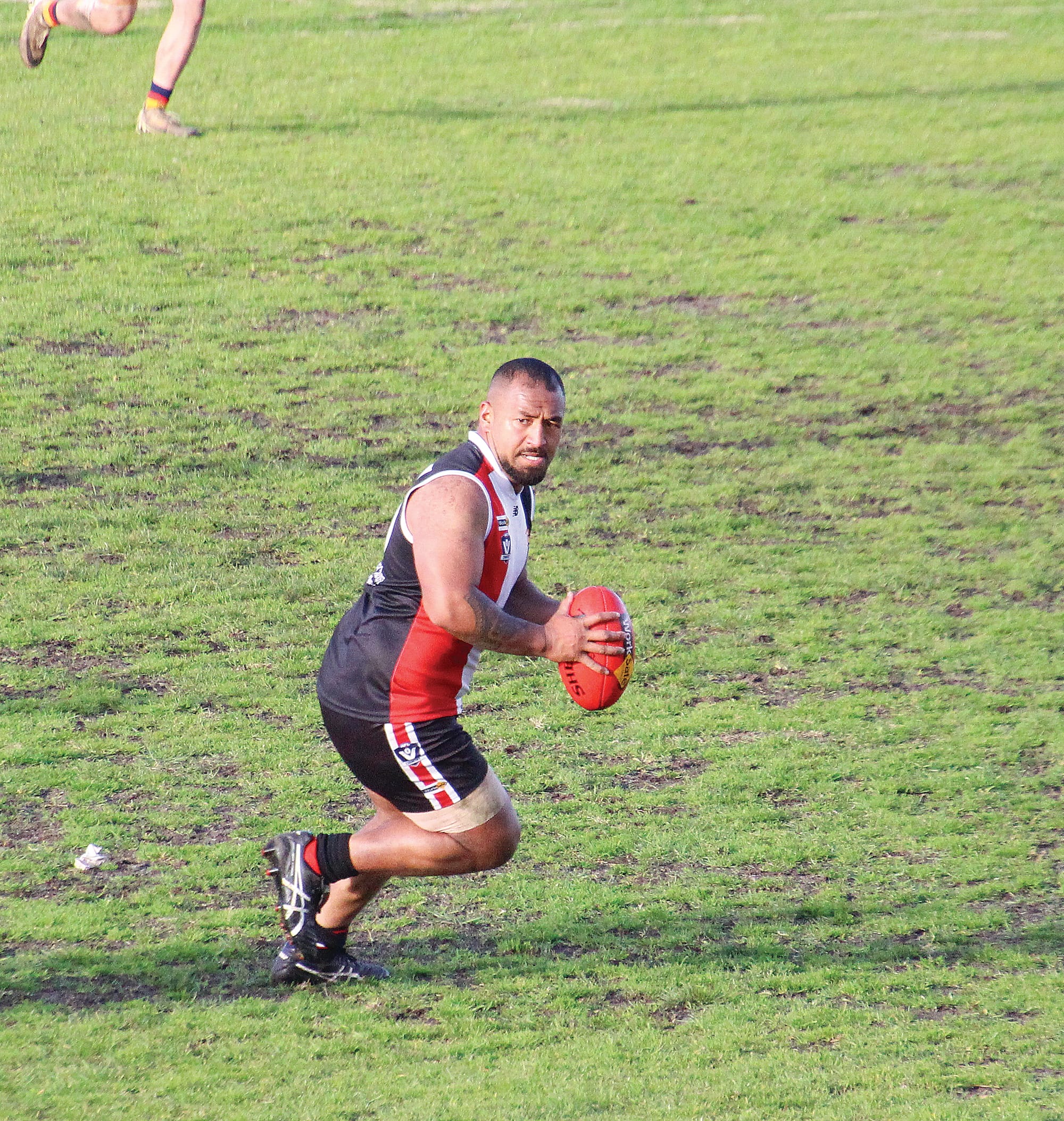 O'Pili Parora send the ball towards Nyora's forward line.