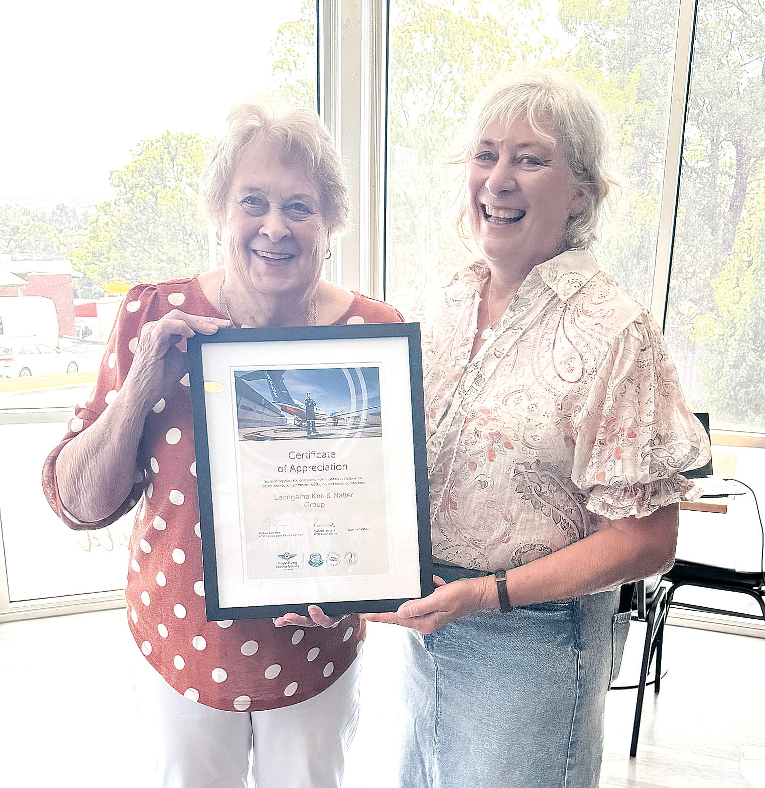 Linda Goodlet and Marion Cook with the RFDS Certificate of Appreciation.