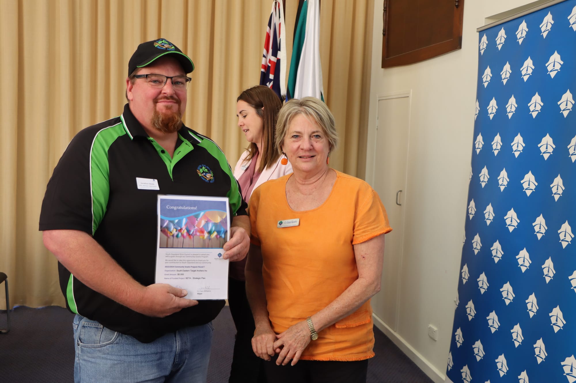 Jon Webb of South Eastern Target Archers with Cr Jenni Keerie.