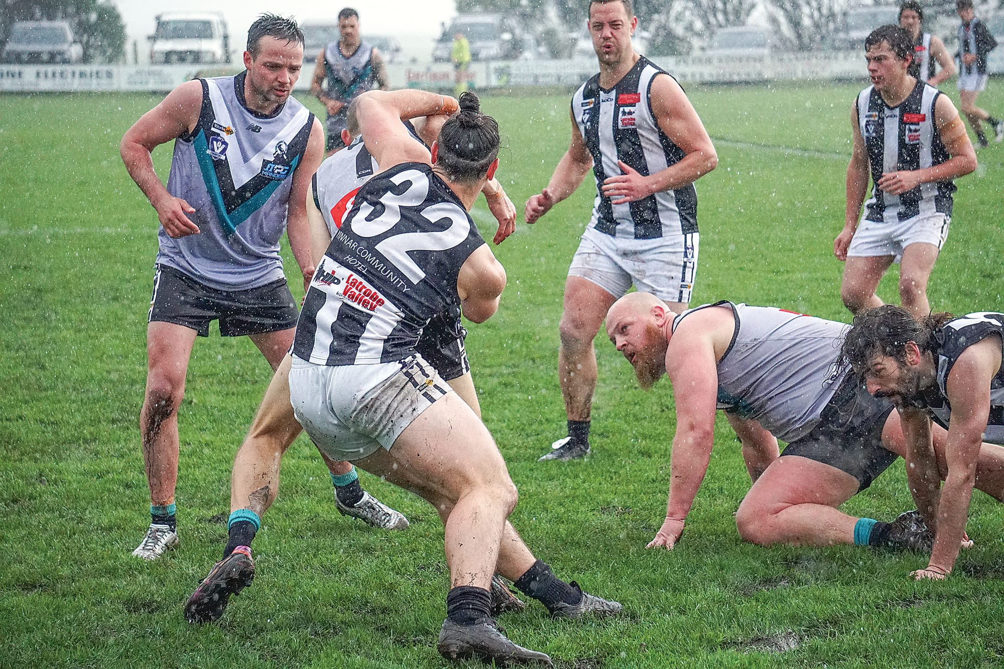 Yinnar’s Mark Stolk tries his best but the slippery grounds were a challenge. Ns15_3024