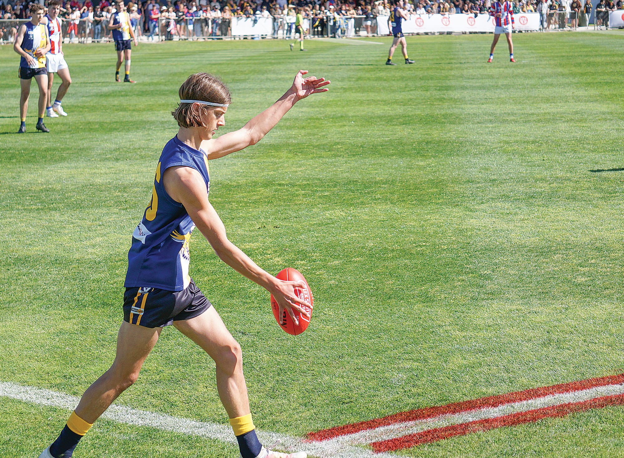 IK’s Jobe Scapin takes his time before booting it. Ns133823